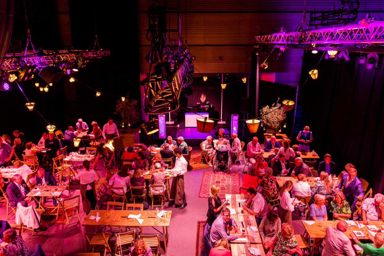 Van vintage café naar nachtclub